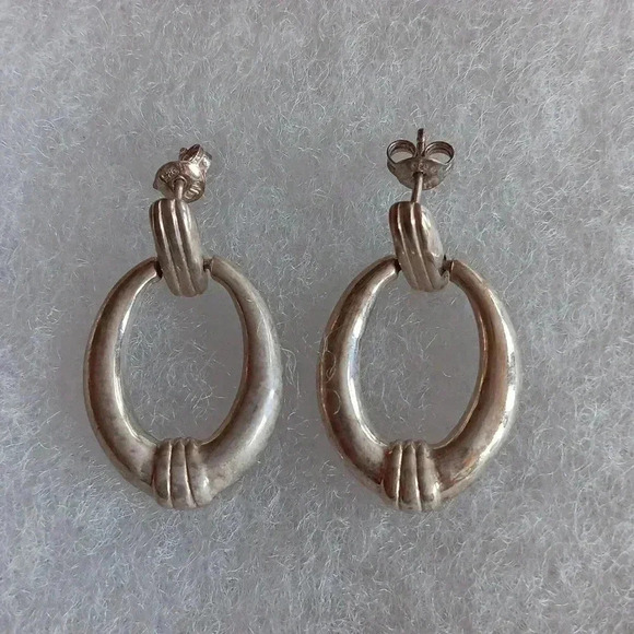 Silvertone door knocker earrings. - Picture 1 of 3